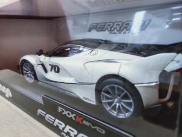 Bburago 18-16012 - 1:18 Ferrari FXX K Evo #70 perlmutt metallic schwarz