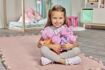 Simba 109261006 - Peppa Pig Plüschfiguren 4-teiliges Familienset im Auto