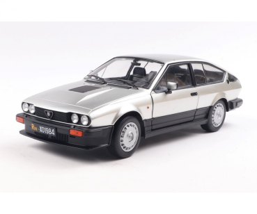 Solido 421186543 - 1:18 Alfa Romeo GTV6 silber 1984