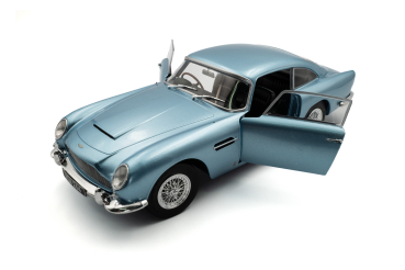 Solido 421186498 - 1:18 Aston Martin DB5 hellblau metallic 1964
