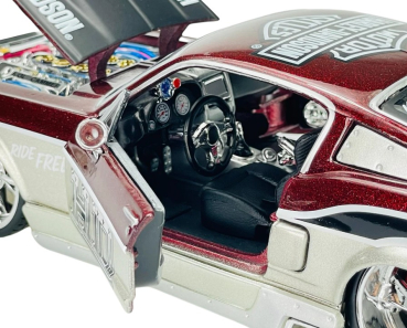 Maisto 32168 - 1:24 Ford Mustang GT silber/dunkelrot 1967 Harley-Davidson