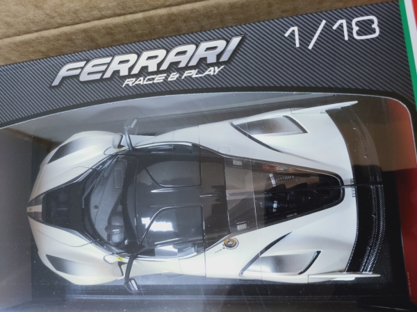Bburago 18-16012 - 1:18 Ferrari FXX K Evo #70 perlmutt metallic schwarz