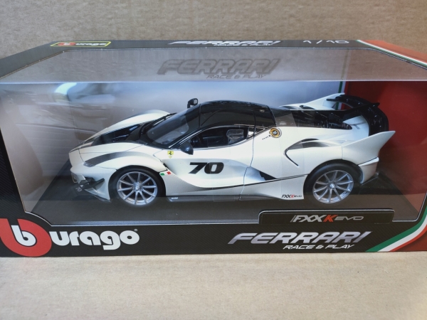 Bburago 18-16012 - 1:18 Ferrari FXX K Evo #70 perlmutt metallic schwarz