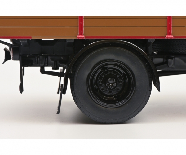 Schuco 450016400 – 1:18 Mercedes-Benz MB L911 rubinrot