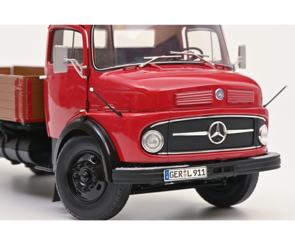 Schuco 450016400 – 1:18 Mercedes-Benz MB L911 rubinrot