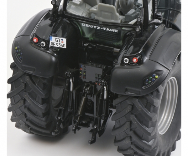 Schuco 450777800 - 1:32 Deutz-Fahr 9340 Warrior
