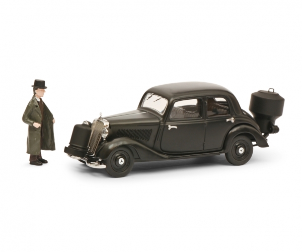 Schuco 450242900 - 1:43 MB 170V mit Holzvergaser inkl. Figur 'Schwarzmarkthändler'