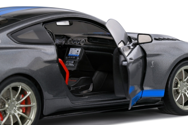 Solido 421182530 - 1:18 Ford Shelby Mustang GT500KR grau/blau