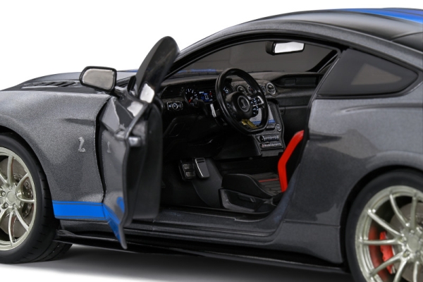 Solido 421182530 - 1:18 Ford Shelby Mustang GT500KR grau/blau