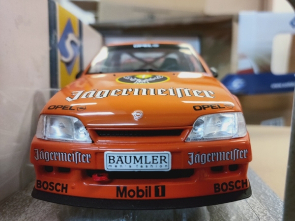 Solido 421183420 - 1:18 Opel Omega 500 DTM #66 Jägermeister, orange