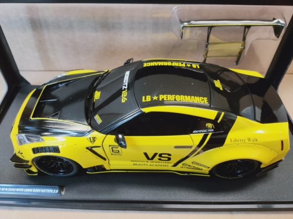 Solido 421186334 - 1:18 Nissan GT-R (R35) Liberty Walk gelb-schwarz