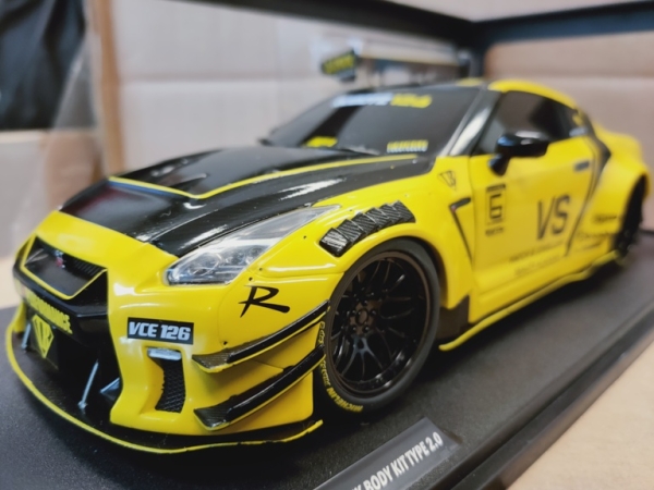 Solido 421186334 - 1:18 Nissan GT-R (R35) Liberty Walk gelb-schwarz