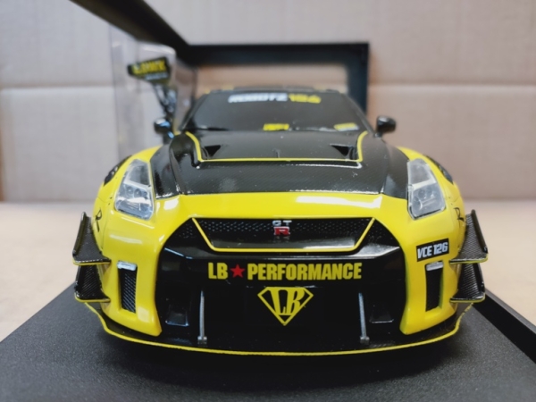 Solido 421186334 - 1:18 Nissan GT-R (R35) Liberty Walk gelb-schwarz
