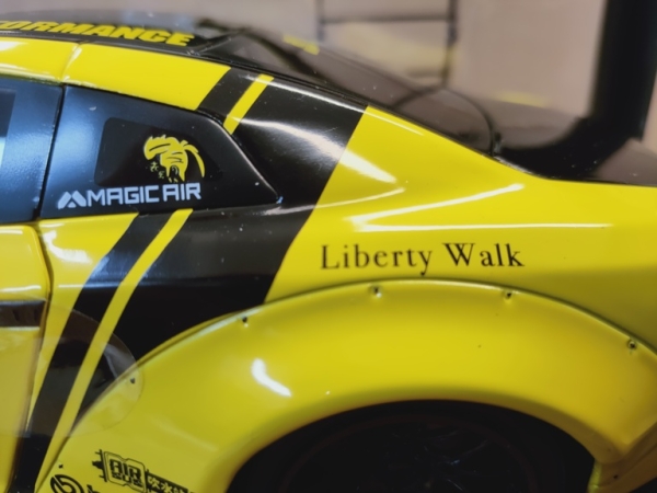 Solido 421186334 - 1:18 Nissan GT-R (R35) Liberty Walk gelb-schwarz