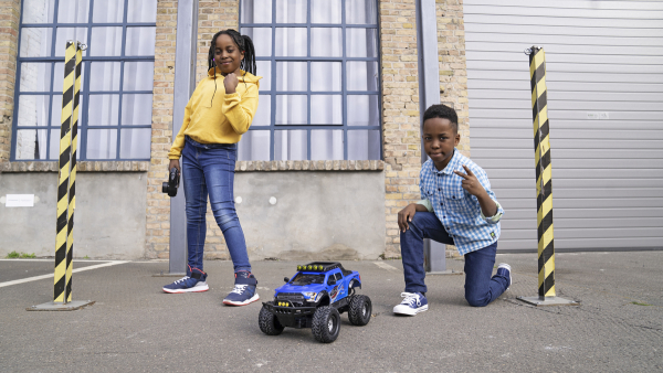 Jada 251109000 - 1:12 RC 2017 Ford F-150 Raptor 4 x 4