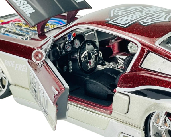 Maisto 32168 - 1:24 Ford Mustang GT silber/dunkelrot 1967 Harley-Davidson