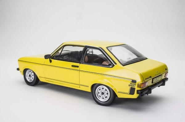 SunStar 4620R - 1:18 Ford Escort MKII Sport 1975 signalgelb