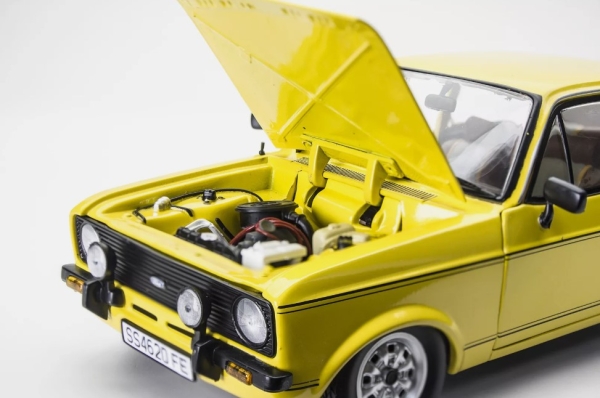 SunStar 4620R - 1:18 Ford Escort MKII Sport 1975 signalgelb