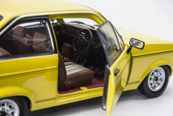 SunStar 4620R - 1:18 Ford Escort MKII Sport 1975 signalgelb