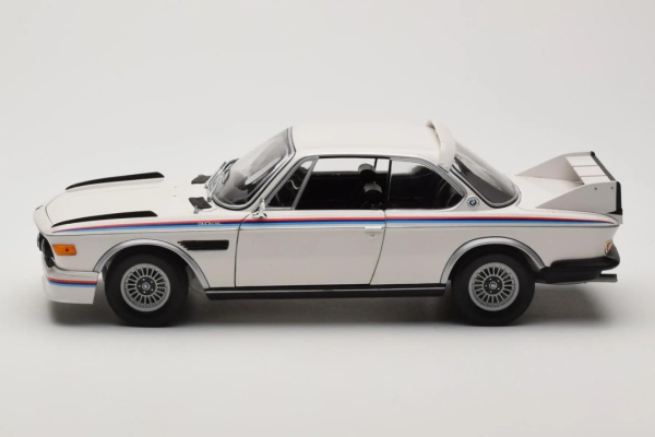 Minichamps 80432411550 - 1:18 BMW 3.0 CSI 1973, Heritage Collection Händler-Version